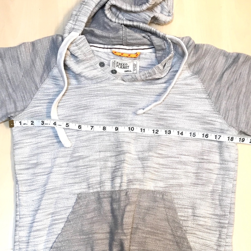 Free Planet Hoodie. Heather Grays.  Raglan Sleeve. Adult Small. NWOT. - Picture 8 of 12